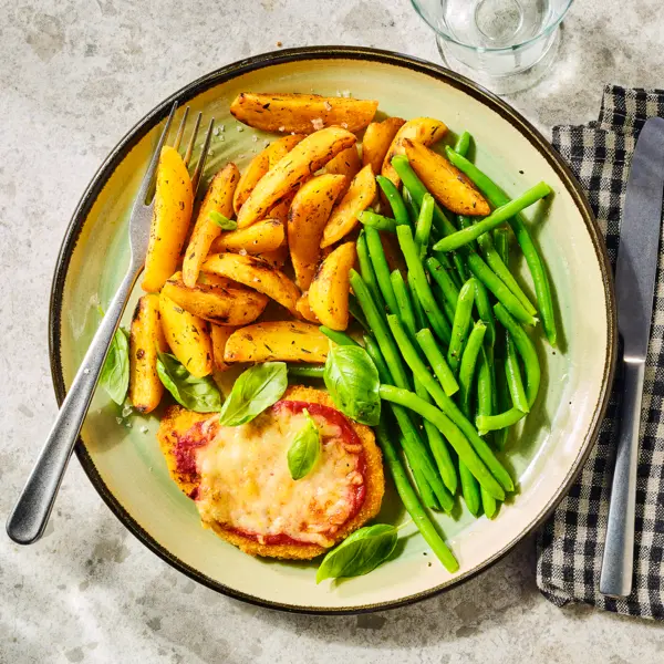 Chick'n parmezaan schnitzel met aardappeltjes