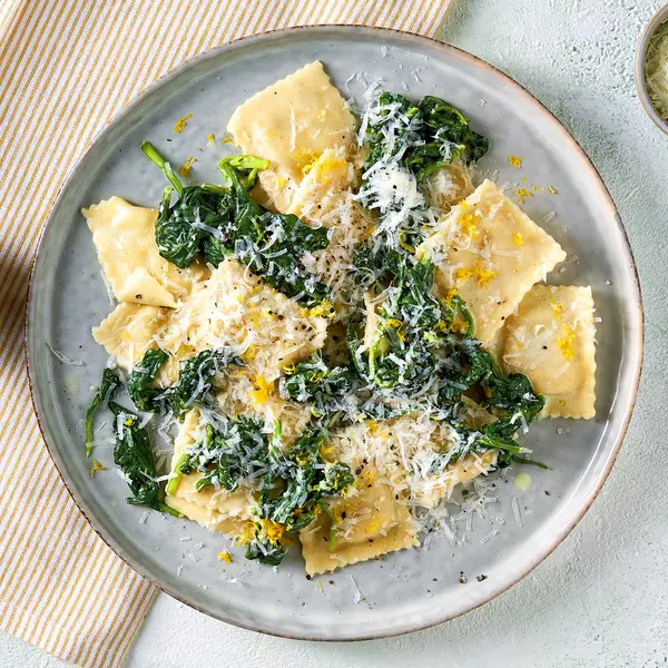 Ricotta-ravioli met spinazie en citroen