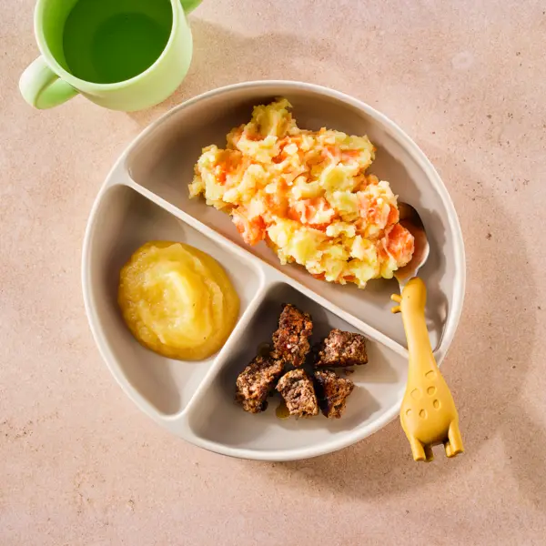 Wortelstamppot met tartaartje en appelmoes