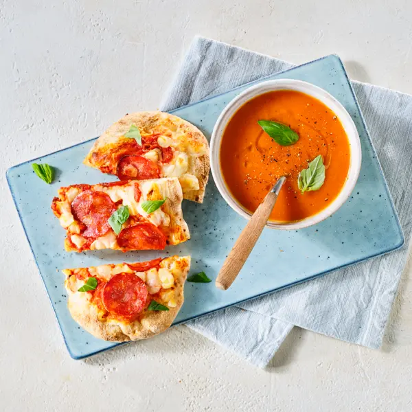Pizzetta's met gegrilde paprikasoep