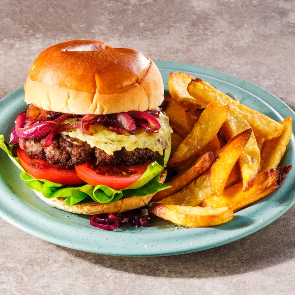 Cheeseburgers met gekaramelliseerde rode ui