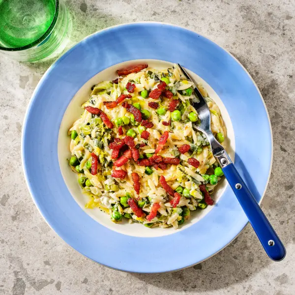Orzo met prei, boursin en spekjes