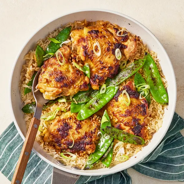 Eenpansrijst met peultjes en kipkarbonade