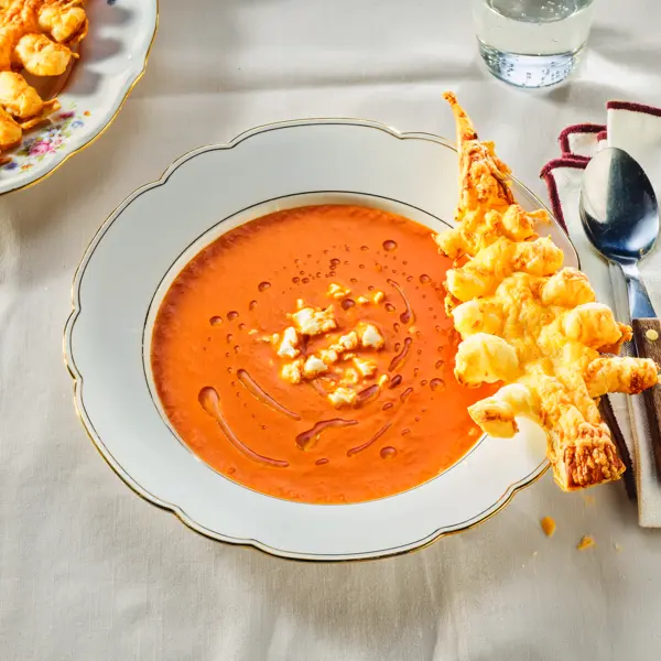 Tomatensoep met kerstboomkaasstengels
