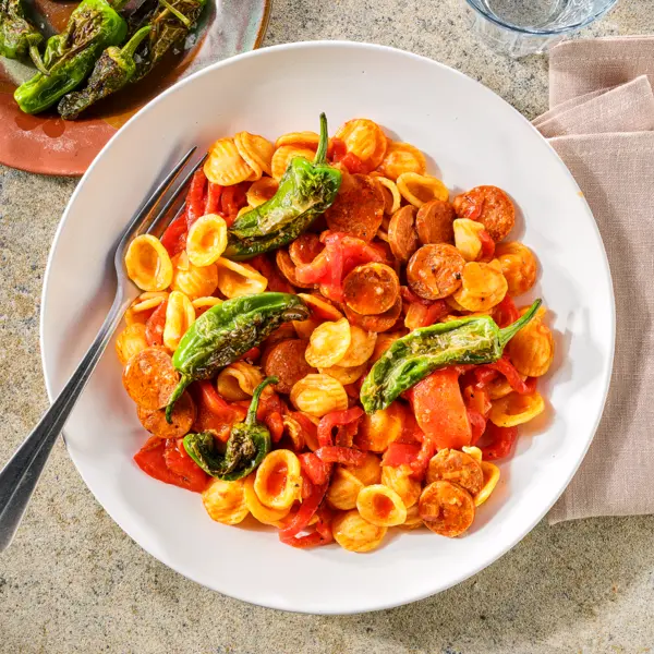 Spaanse stijl orecchiette met chorizo en padronpepers