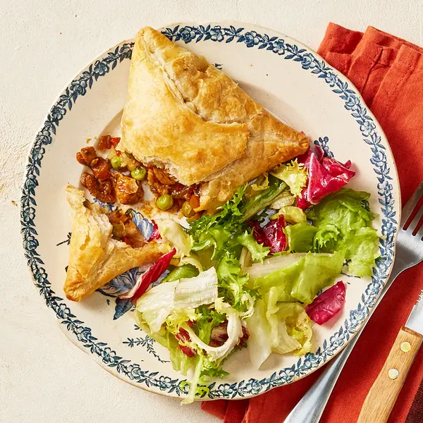 Snelle kippasteitjes met salade