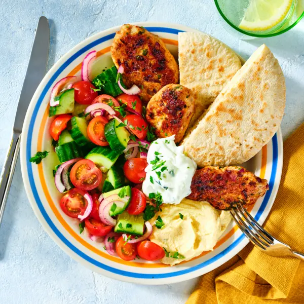 Pita's met kipkofta met hummus en tzatziki