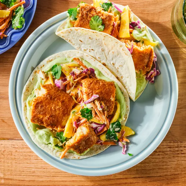 Snelle vistaco's met mango-koolsla