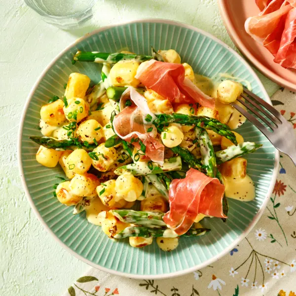 Eenpans-mini gnocchi in hollandaisesaus