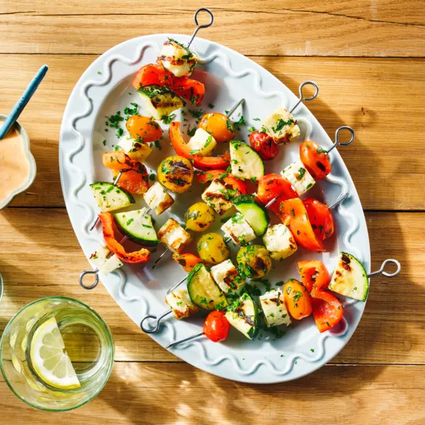 Halloumi-groentenspiesjes met ajvardip