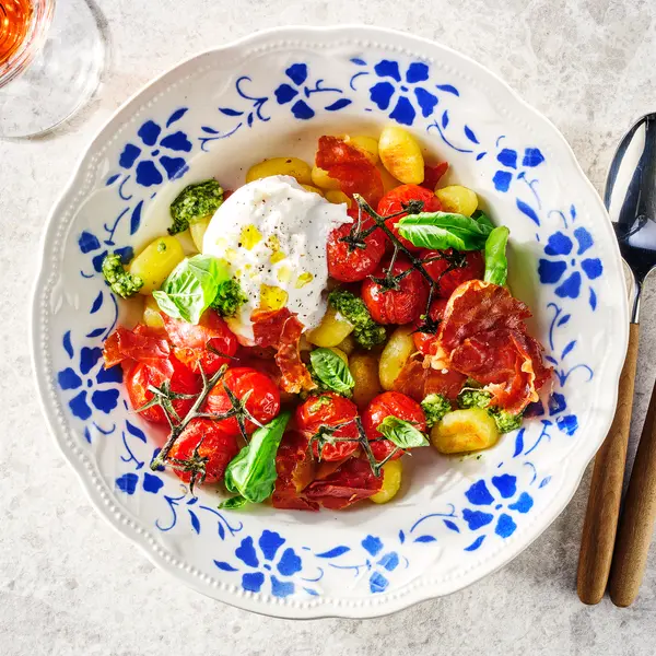 Gnocchi met gepofte tomaatjes en tuinbonen