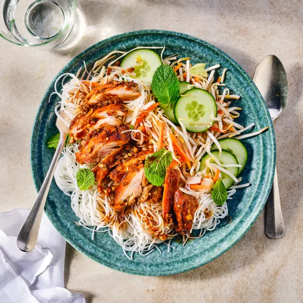 Kip met citroengras en rijstnoedels