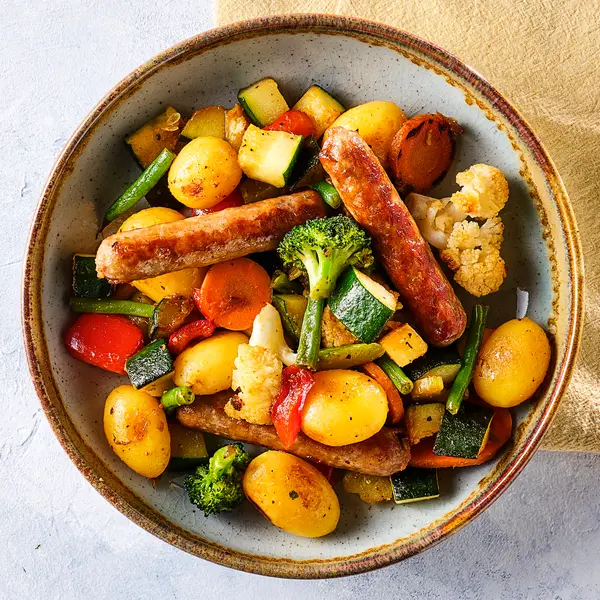 Hollandse roerbak met chipolata en krieltjes