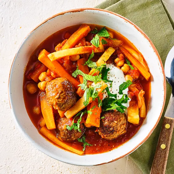 Gehaktballetjes met harissa en kikkererwten