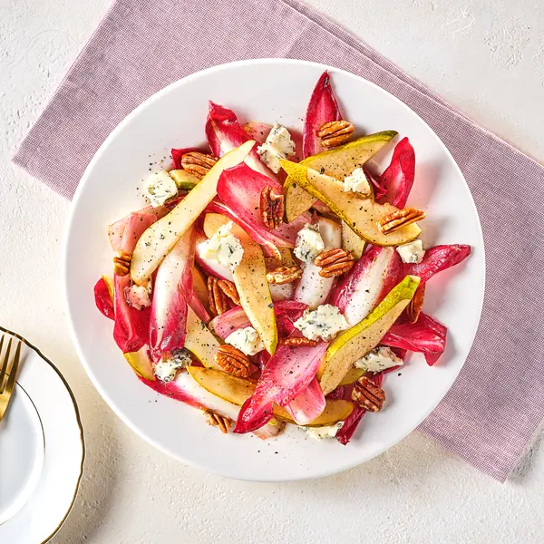 Salade met peer, roodlof en gorgonzola