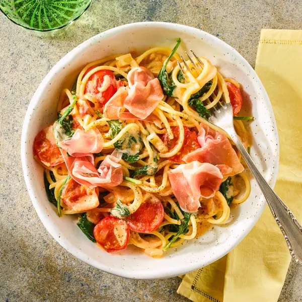 Spaghetti met boursin, prosciutto en tomaatjes