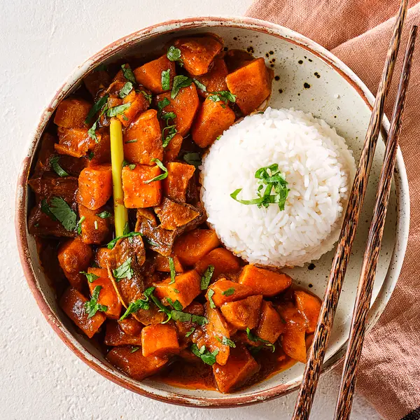 Gele curry met zoete aardappel