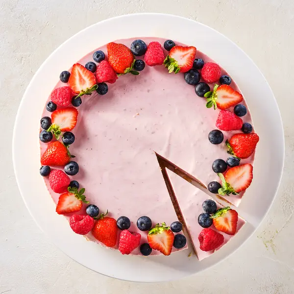 Kwarktaart met aardbeien en frambozen