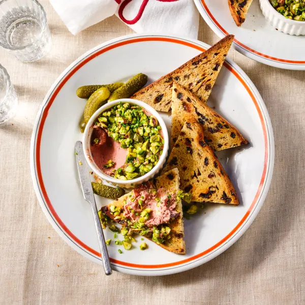 Cranberrypaté met bieslook-pistachekruim