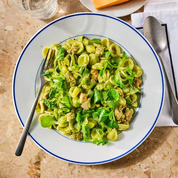 Orecchiette met veldslapesto en venkelworst