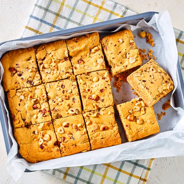 Pompoen-blondies met hazelnoot