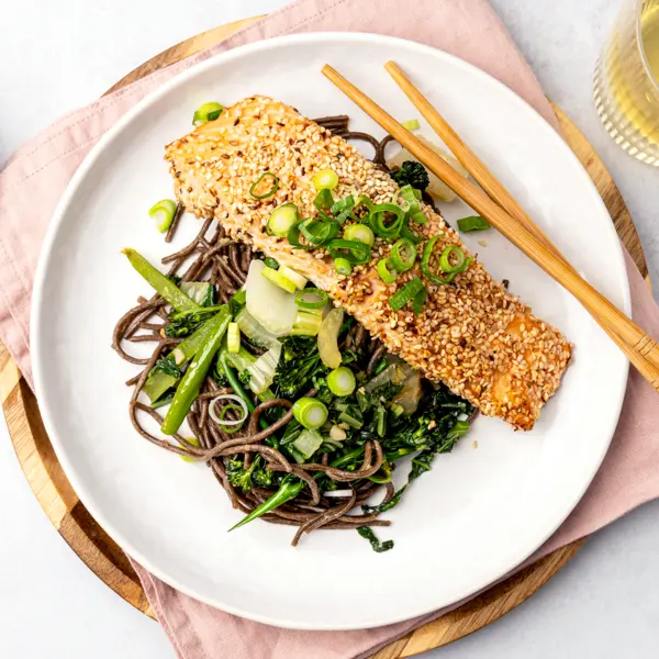Zalm in sesamkorst met bimi en paksoi