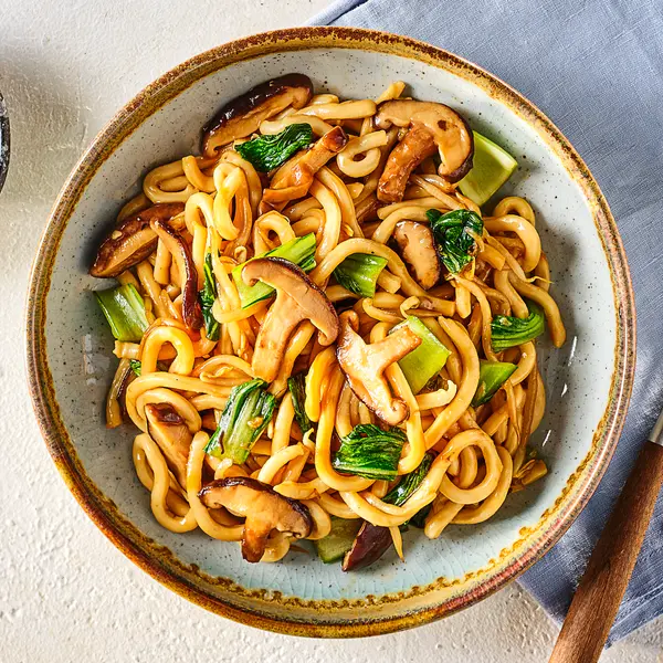 Udonnoedels met shiitake en taugé