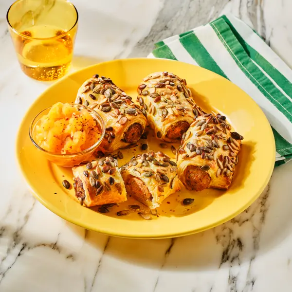 Seeded saucijzenbroodjes met appelsaus