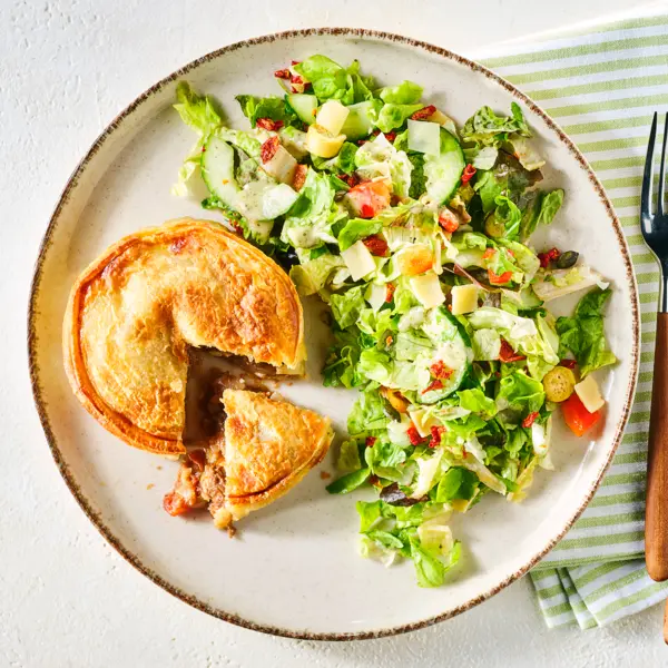 Hartige pie's met groene salade