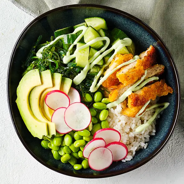 Snelle sushibowl met krokante kip