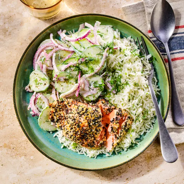 Everything-zalm met dillerijst en komkommersalade