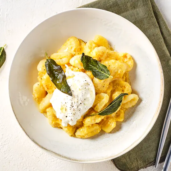 Gnocchi in pompoensaus met gefrituurde salie