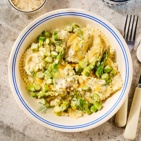 Asperge-pancetta ravioli in citroenroomsaus
