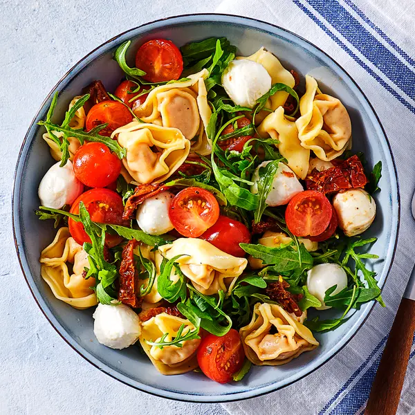 Tortellinisalade met mozzarella