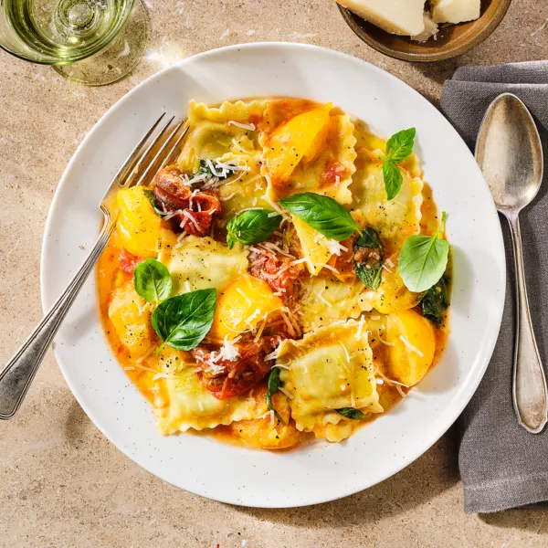 Ravioli met verse seizoenstomaten