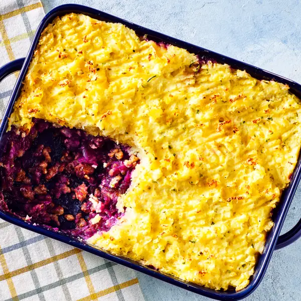 Rodekoolschotel met kipgehakt