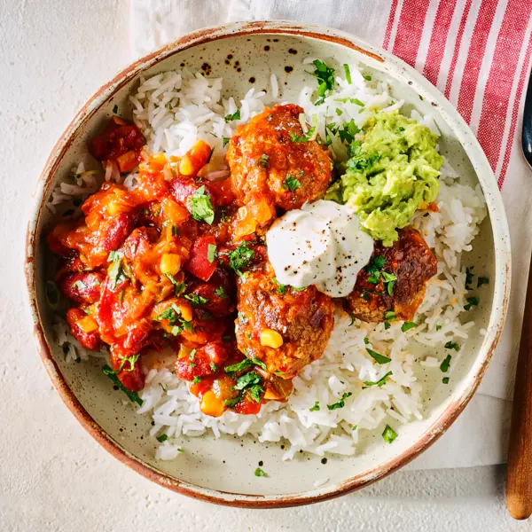 Mexicaanse stijl gehaktballetjes met rijst