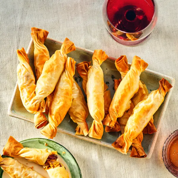Filodeeg-kerstpakketjes met pompoen en feta