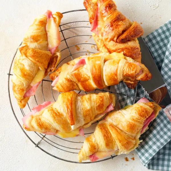 Ham-kaas croissant uit de airfryer