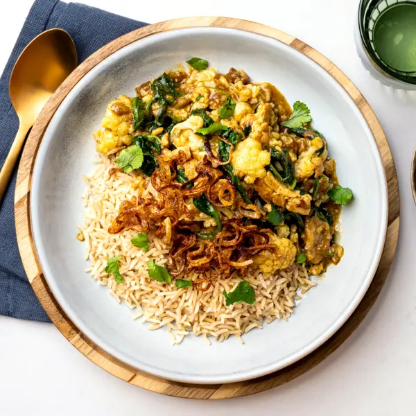 Curry met vegakip en babyspinazie