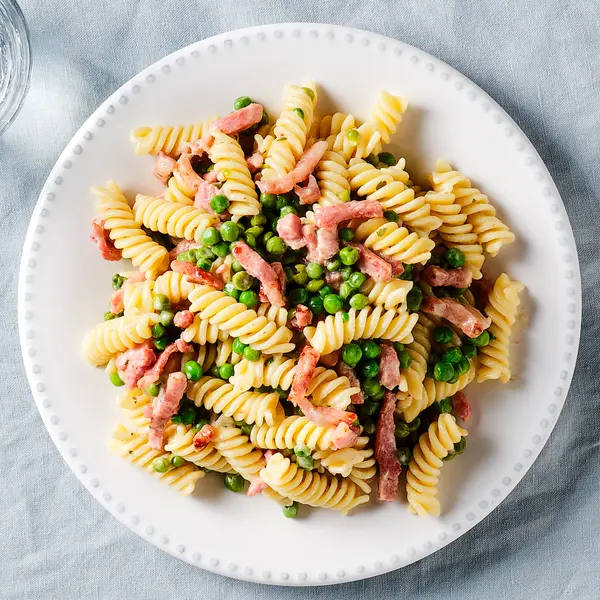 Pasta met spekjes en doperwtjes