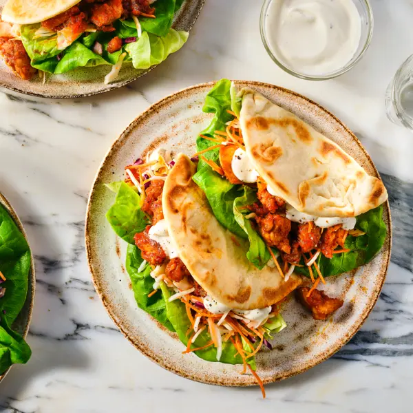 Flatbreads met sticky sweet harissakip