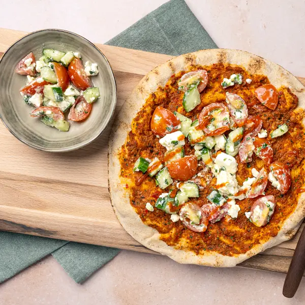 Turks geïnspireerde platbroodpizza's