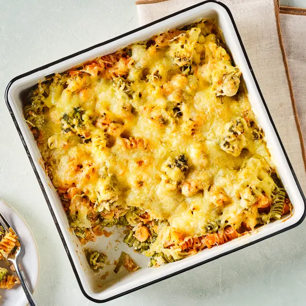 Pasta-ovenschotel met broccoli en zalm