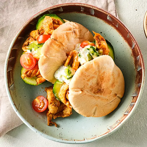 Pita kipshoarma met tzatziki