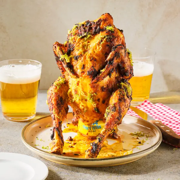 Bierkip van de BBQ met zelfgemaakte rub