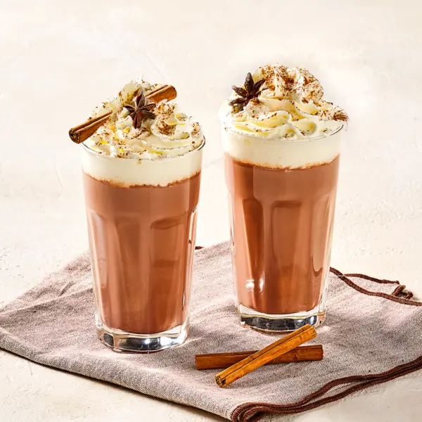 Warme chocolademelk met kaneel