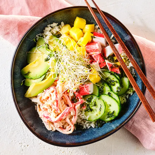 Pokébowl met surimi en mango
