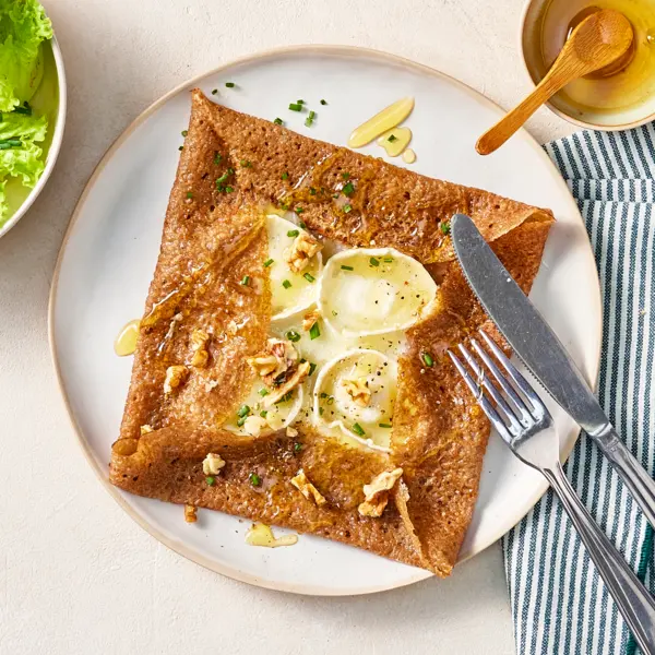 Bretonse galette met geitenkaas en honing