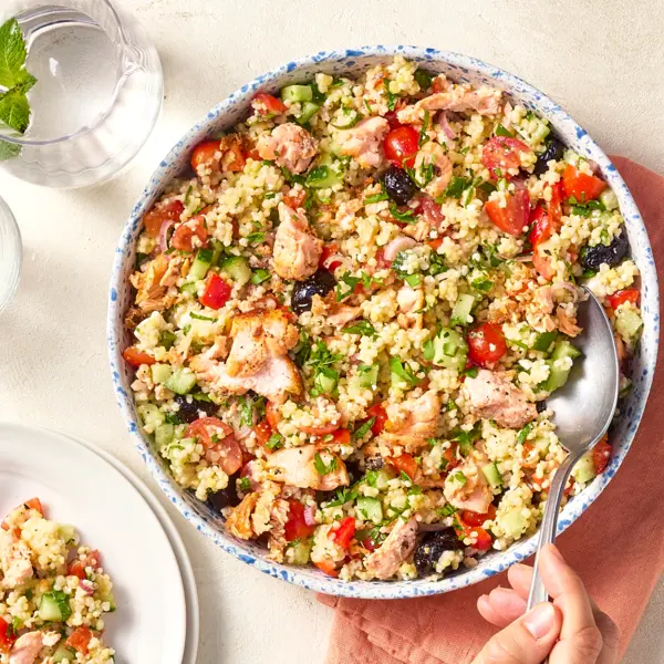 Parelcouscoussalade met zalm